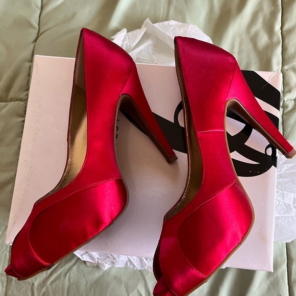 Nine West Women's Red Satin Paws Peep Toe Pumps - Picture 6 of 14